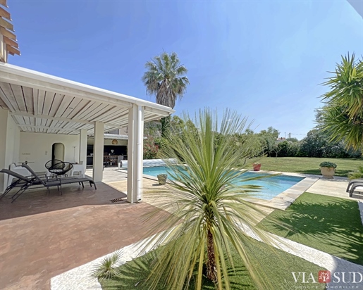 Narbonne - Au coeur d'un quartier prisé superbe villa de 286m² avec piscine et jardin attenant