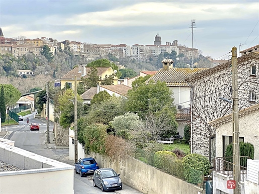 Ervaar de charme van Béziers vanuit dit gerenoveerde huis met een adembenemend uitzicht op de kathe