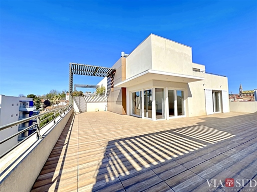 Ontdek Urban Luxury: Uitzonderlijke Duplex met Panoramisch Terras in Béziers - dubbele garage