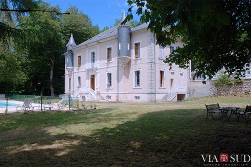 נכס של 15ha על רמת Haut Languedoc המורכב טירה, gîtes ומבנים רבים