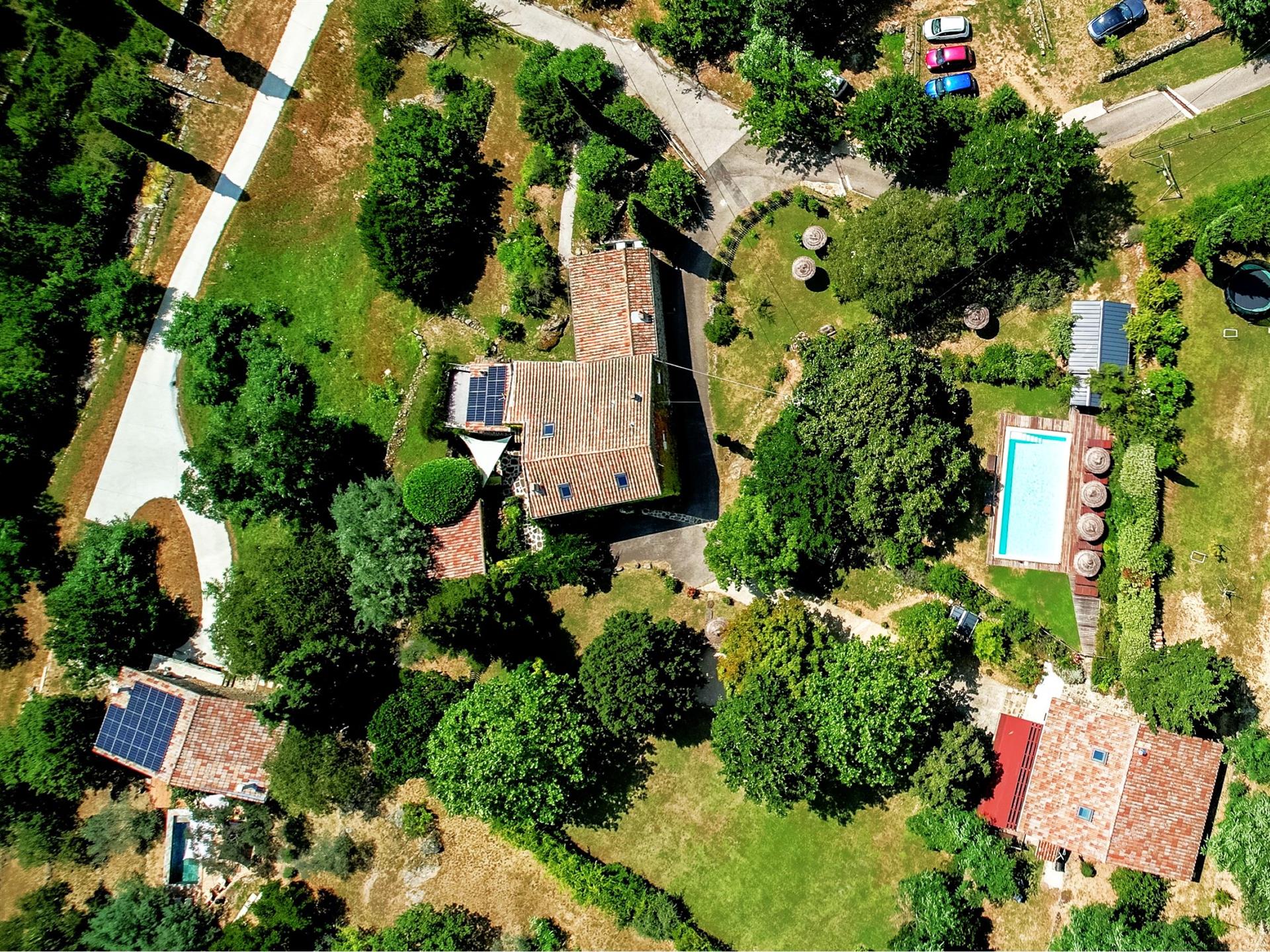 Magnífica Masía de 3 edificios independientes y reformados cada uno con sus propias parcelas, al fi