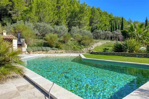 Magnificent Bastide 10 minutes from the city center of Aix en Provence