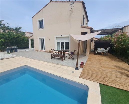 A stone's throw from the village center - Villa type 5 with swimming pool and garage