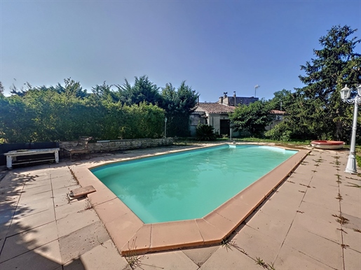 Huis van 180 m² met zwembad op 4000 m² grond