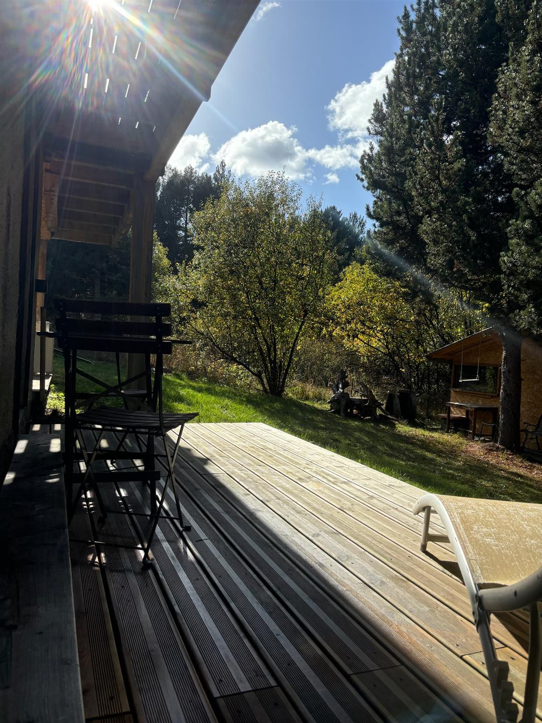 Chalé reformado às margens do Lago Matemale – 130 m² – 4 quartos – Vista para a montanha – Autônomo