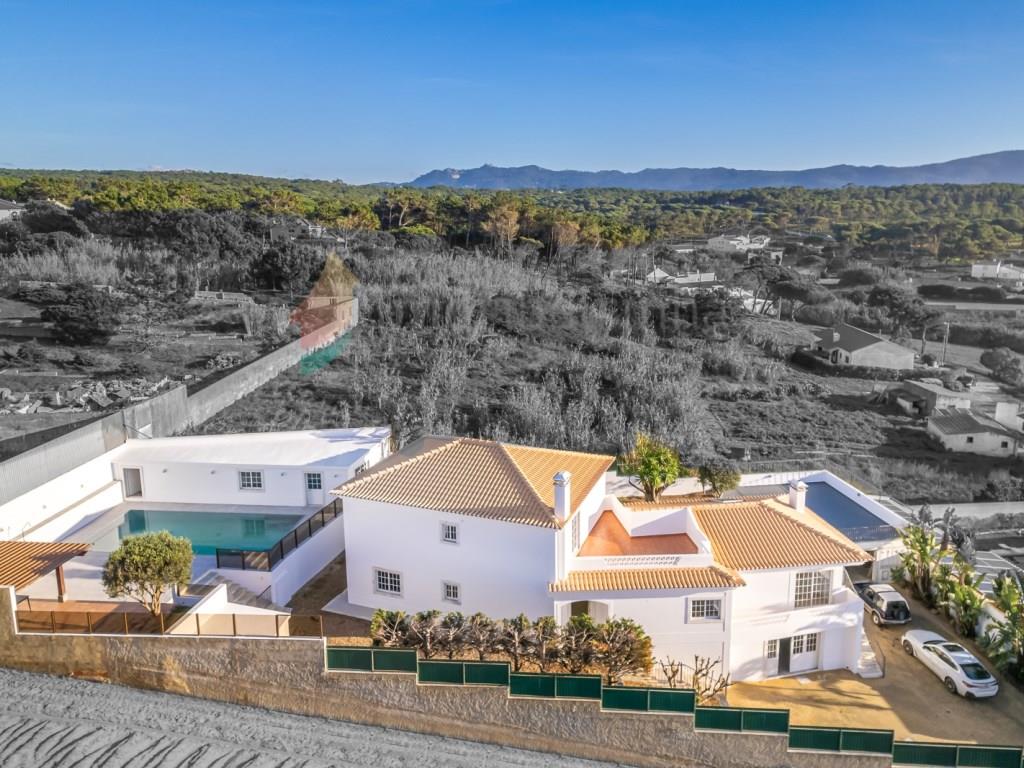 House 5 Bedrooms Triplex Sale Sintra