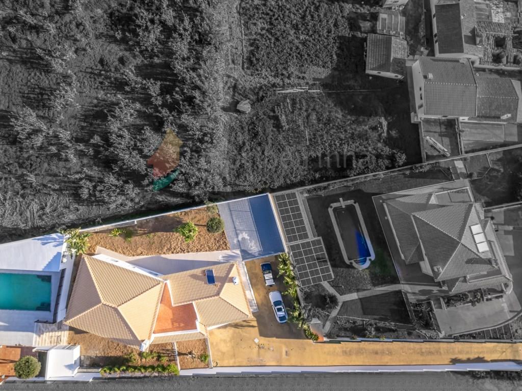 House 5 Bedrooms Triplex Sale Sintra