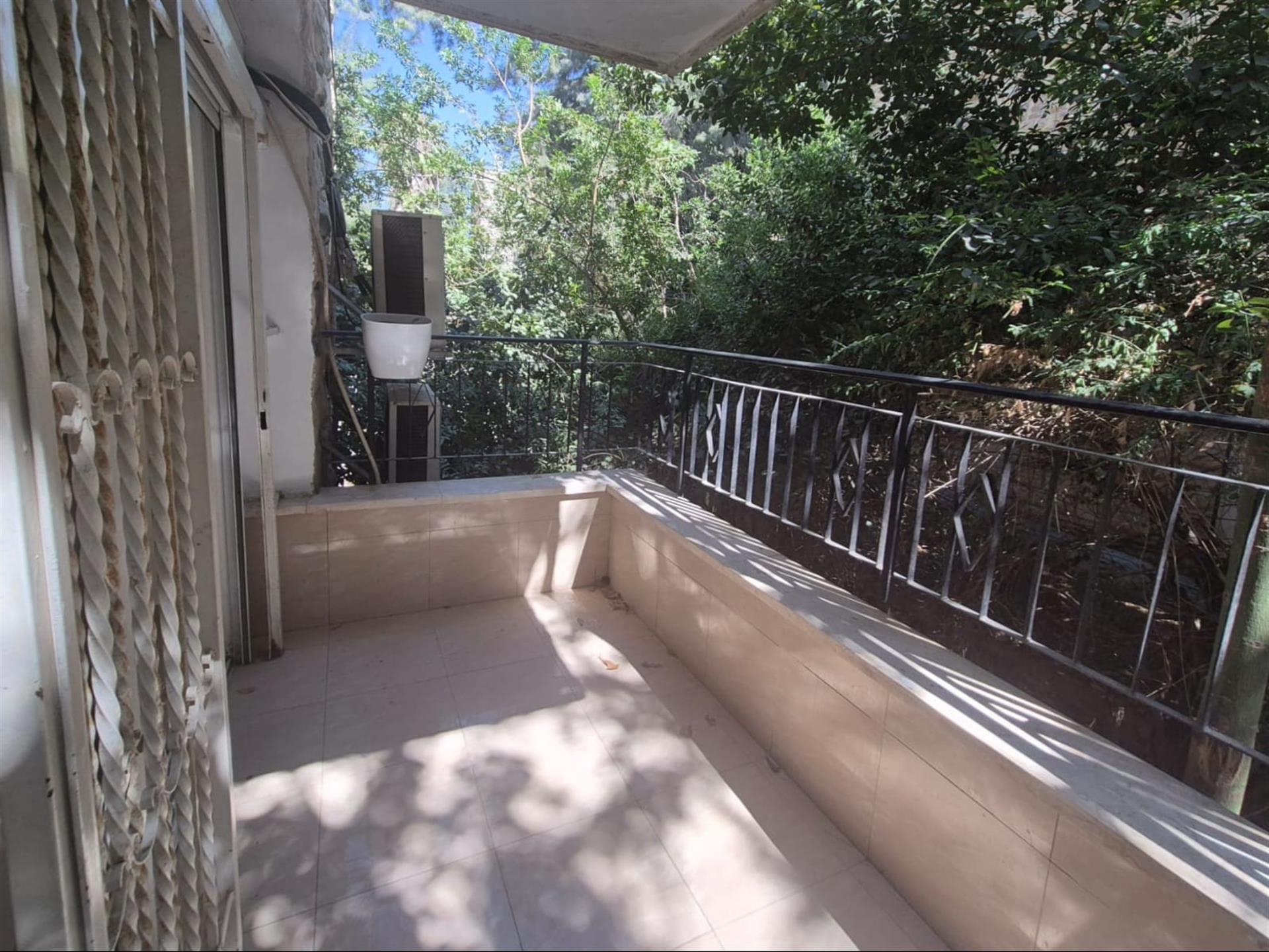 Spacious 4-Room Apartment with Green Views & Potential for 5 Rooms!