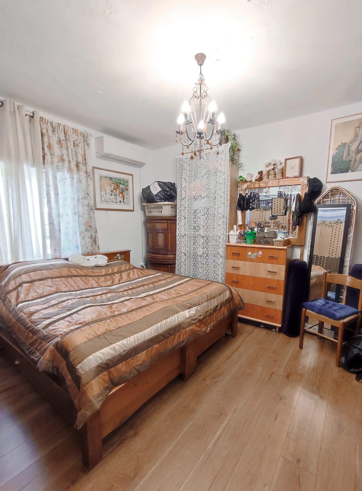 Spacious family apartment in a prime religious neighborhood!