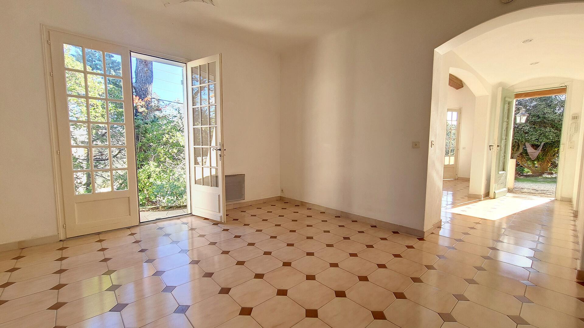Compra: Vivenda (83370)