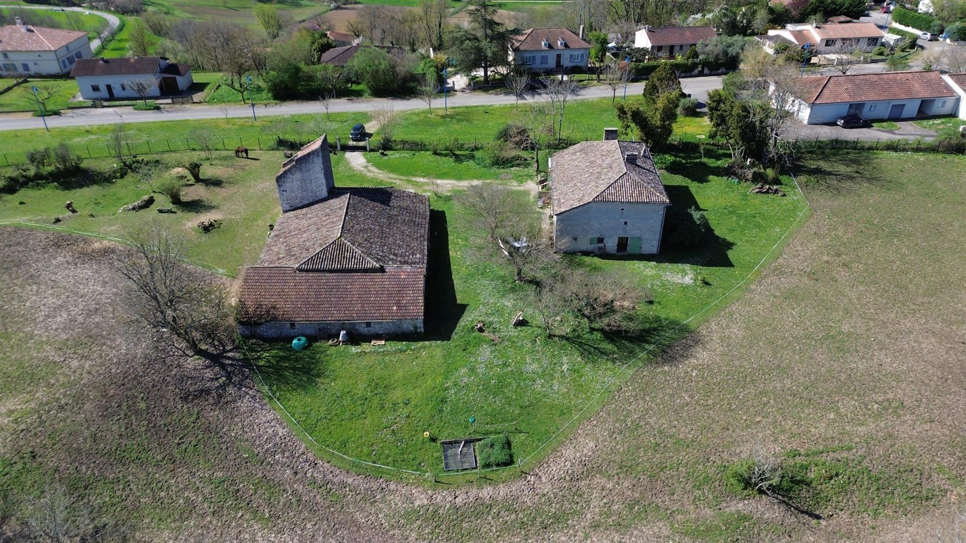 Tarn Et Garonne Stone farmhouse, barn with pigeonnier to be renovated, lovely views with 3+ hectares