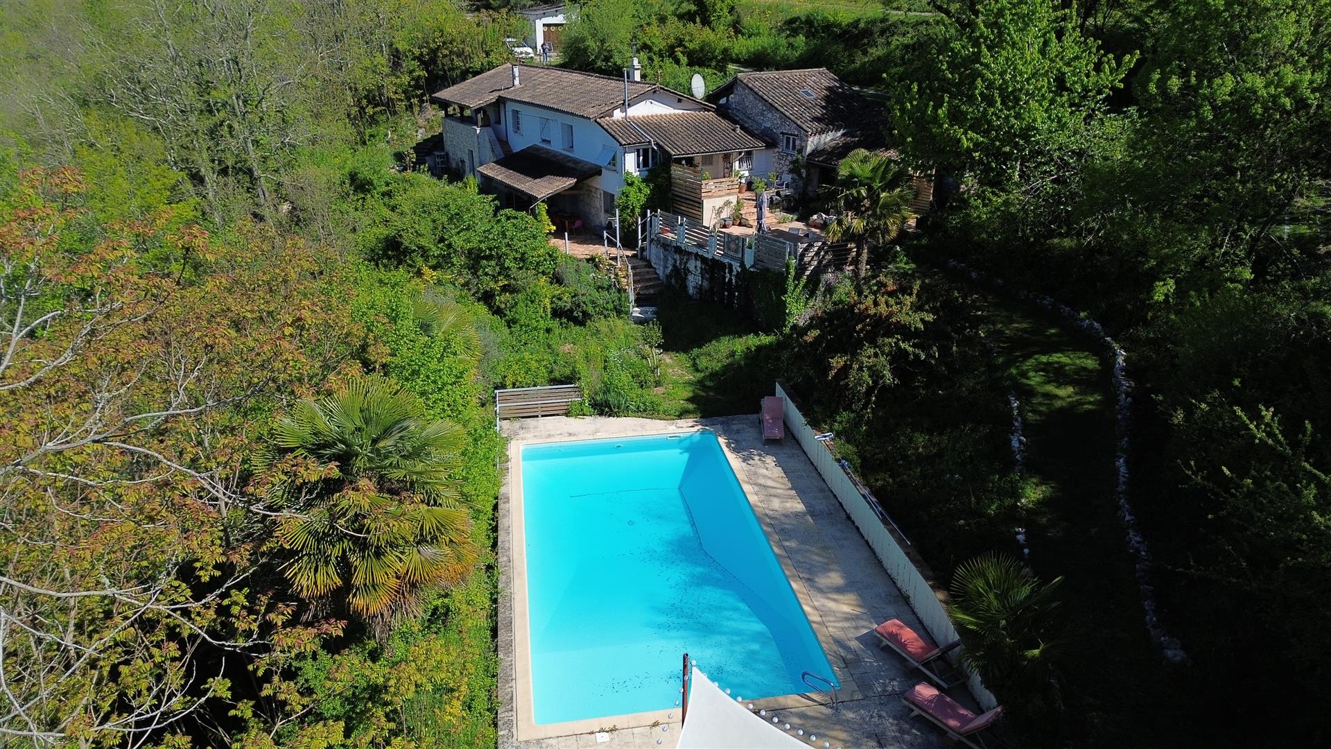  Tarn Et Garonne 3 bed  house with pool, 2+hectares incredible view