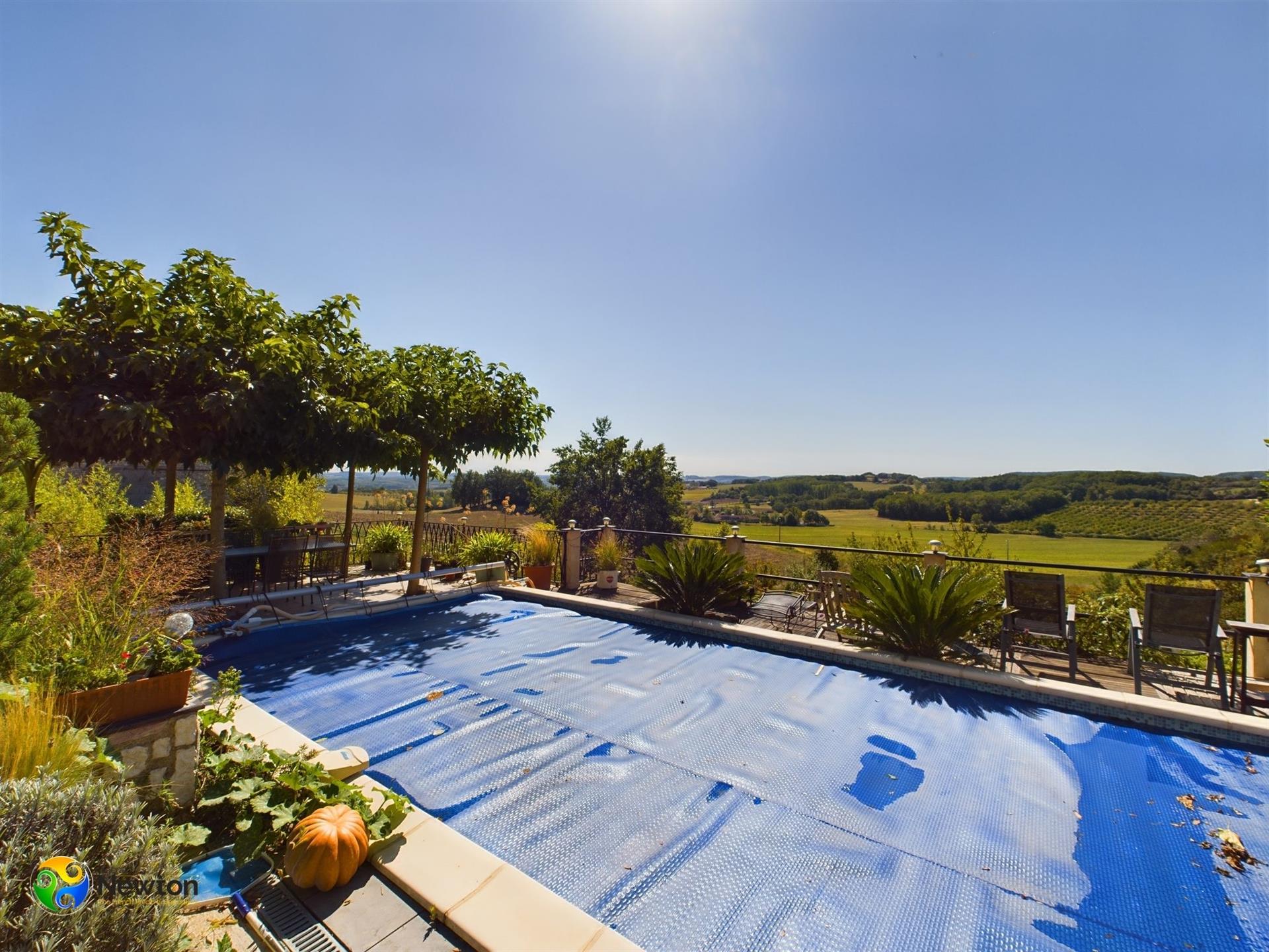  Lot Et Garonne huis met 3 slaapkamers met 5428m2 grond en een prachtig panoramisch uitzicht