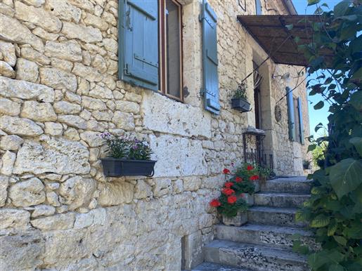  Tarn Et Garonne Quercy stone house with garden, pool and hangar, walking distance to the village