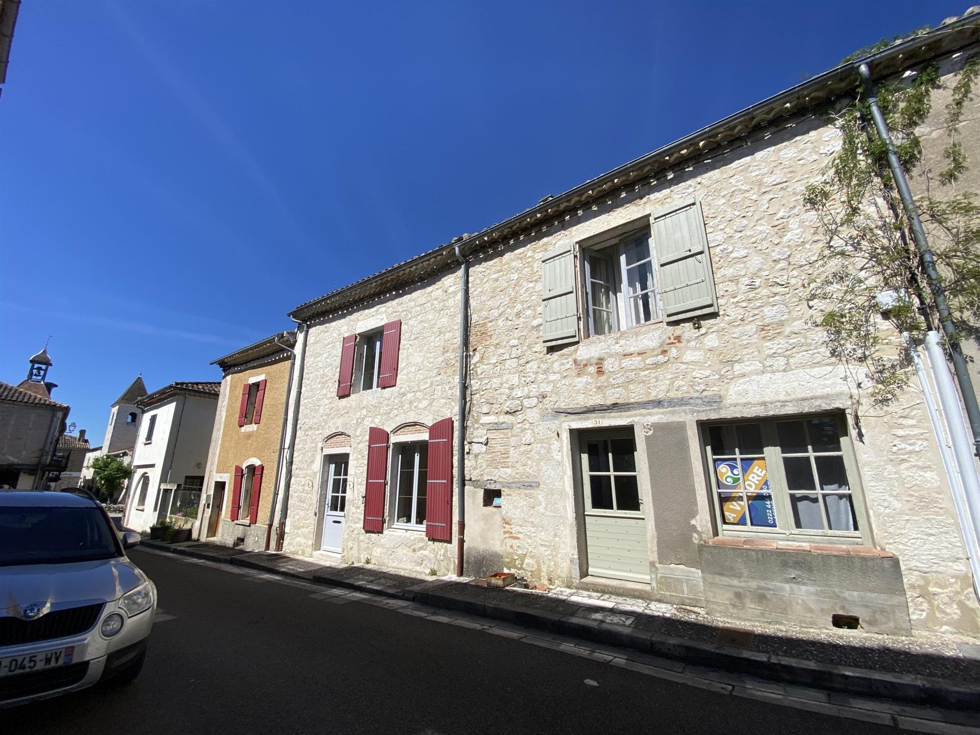  Lot Et Garonne Maison de village historique avec 3 chambres, à deux pas de la place principale