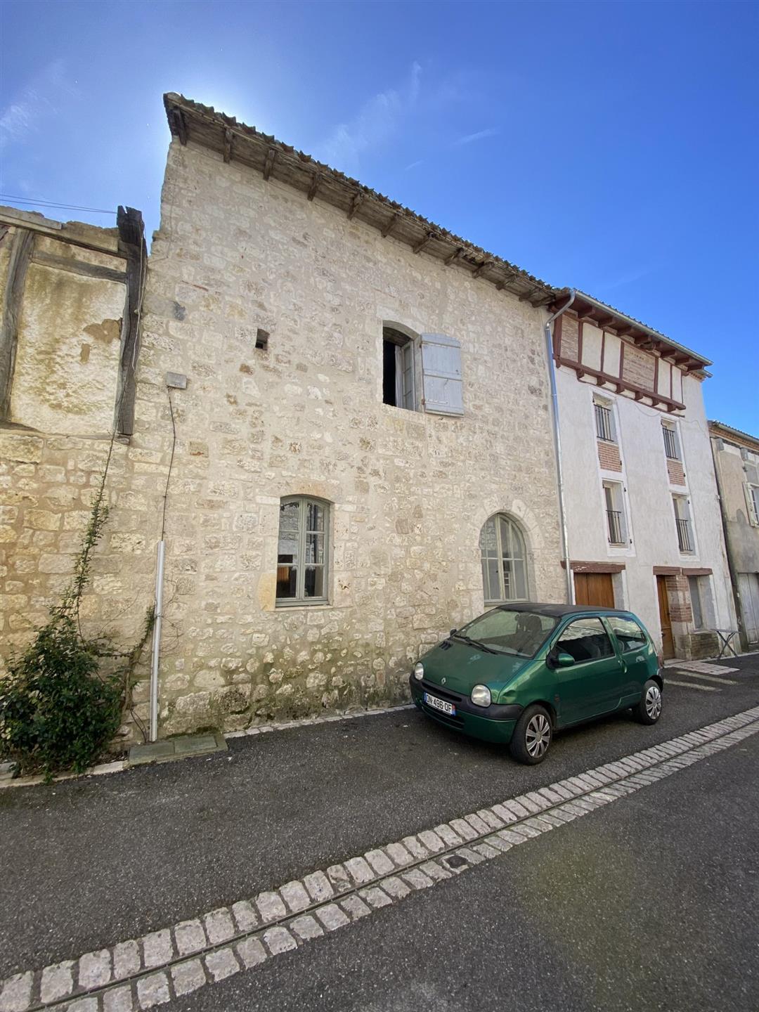  Lot Et Garonne Historic village house with 3 beds, stones throw from main square