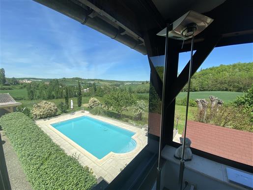  Tarn Et Garonne Large rendered house with 5 beds, 1 hectare, pool and glorious views , edge of vill