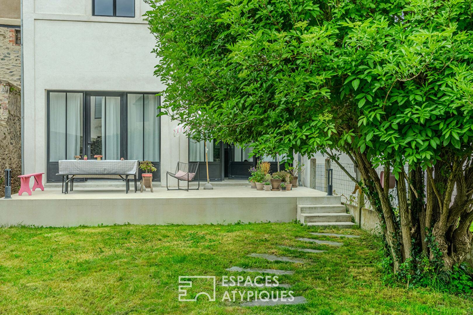 Face au château d'Ancenis, Maison (53m2) et son jardin : un bijou minimaliste à l'abri des regards