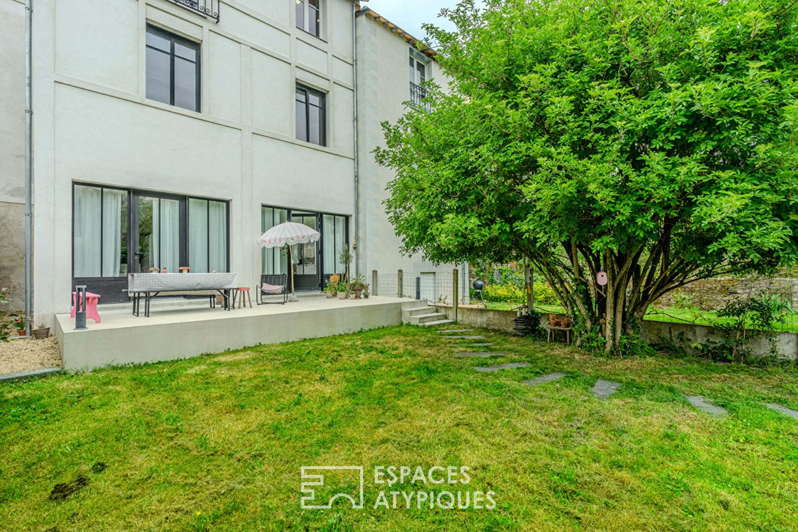 Face au château d'Ancenis, Maison (53m2) et son jardin : un bijou minimaliste à l'abri des regards