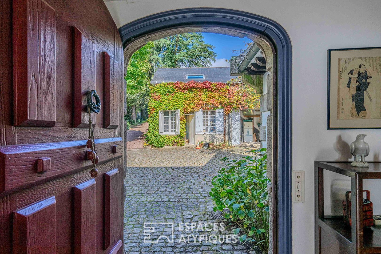 A unique oceanfront villa, panoramic sea view, landscaped garden, direct beach access