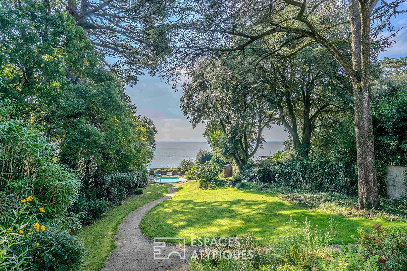 A unique oceanfront villa, panoramic sea view, landscaped garden, direct beach access