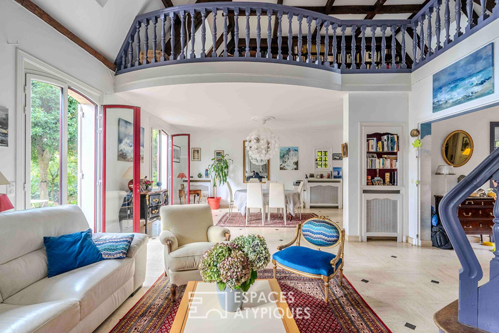 A unique oceanfront villa, panoramic sea view, landscaped garden, direct beach access