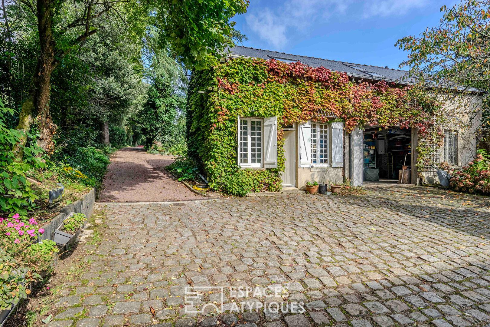 A unique oceanfront villa, panoramic sea view, landscaped garden, direct beach access