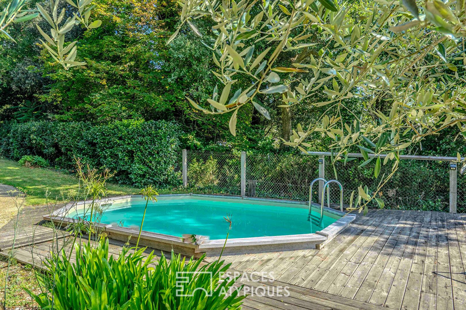 A unique oceanfront villa, panoramic sea view, landscaped garden, direct beach access