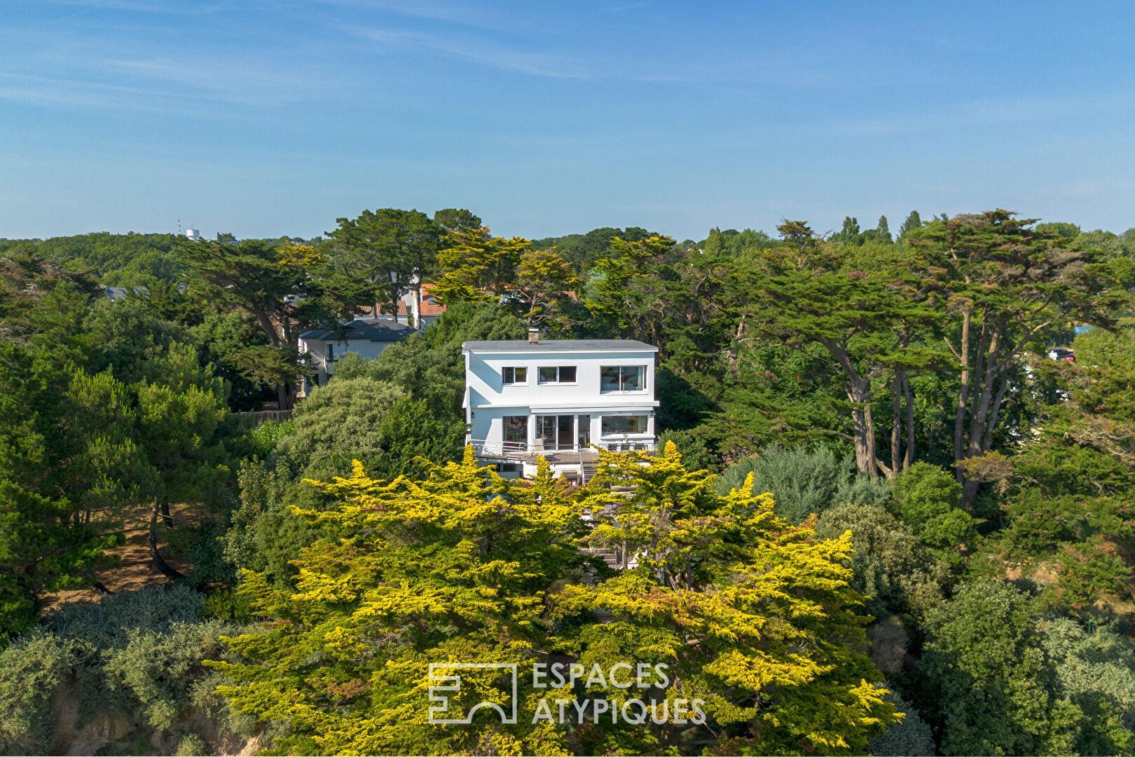 Panoramic sea view and absolute tranquility, in the heart of an exceptional seaside setting!