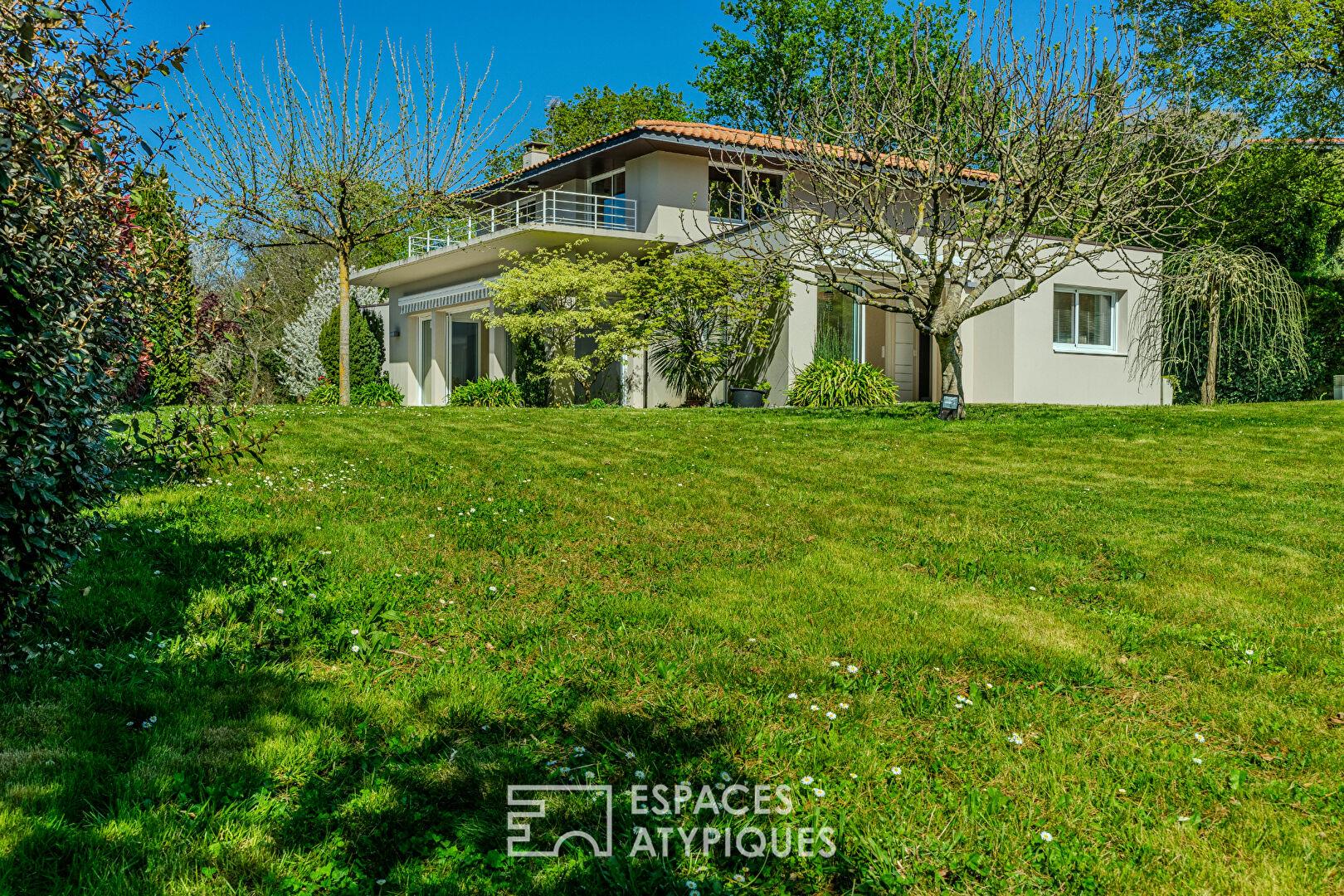 Architect-Designed house with views of the Loire Valley