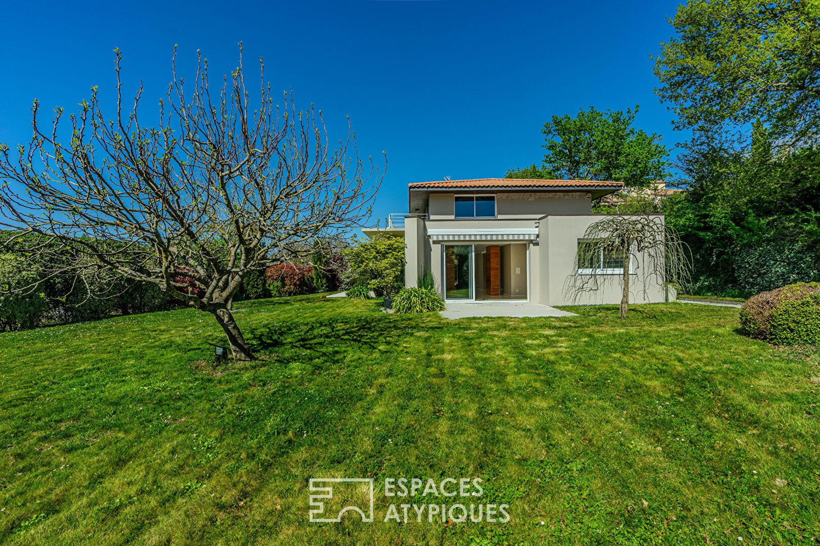 Architect-Designed house with views of the Loire Valley