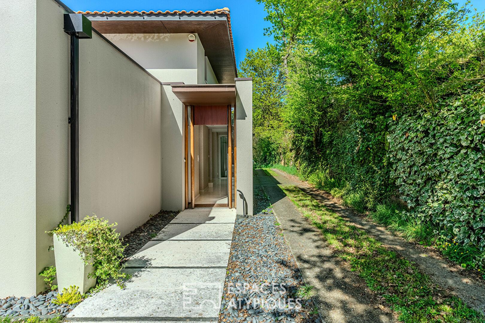 Architect-Designed house with views of the Loire Valley