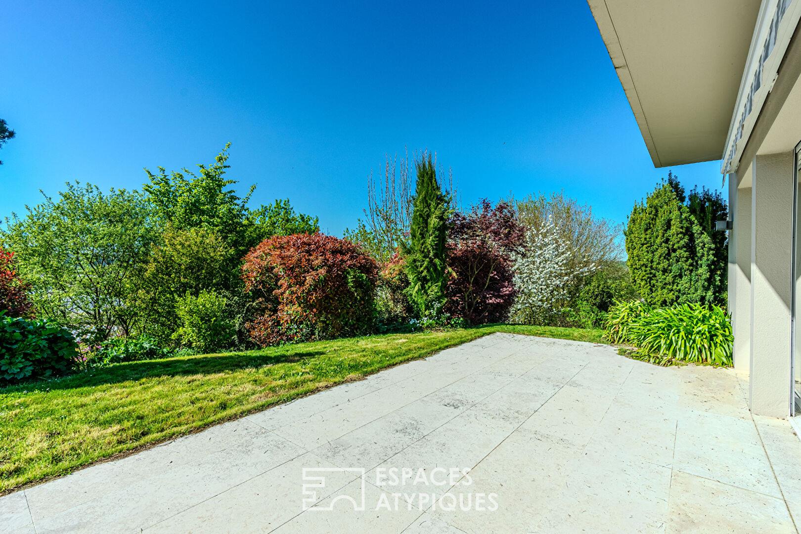 Architect-Designed house with views of the Loire Valley
