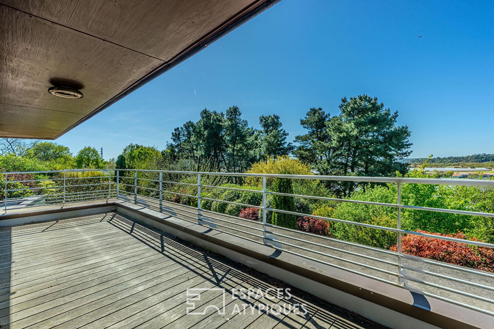Architect-Designed house with views of the Loire Valley