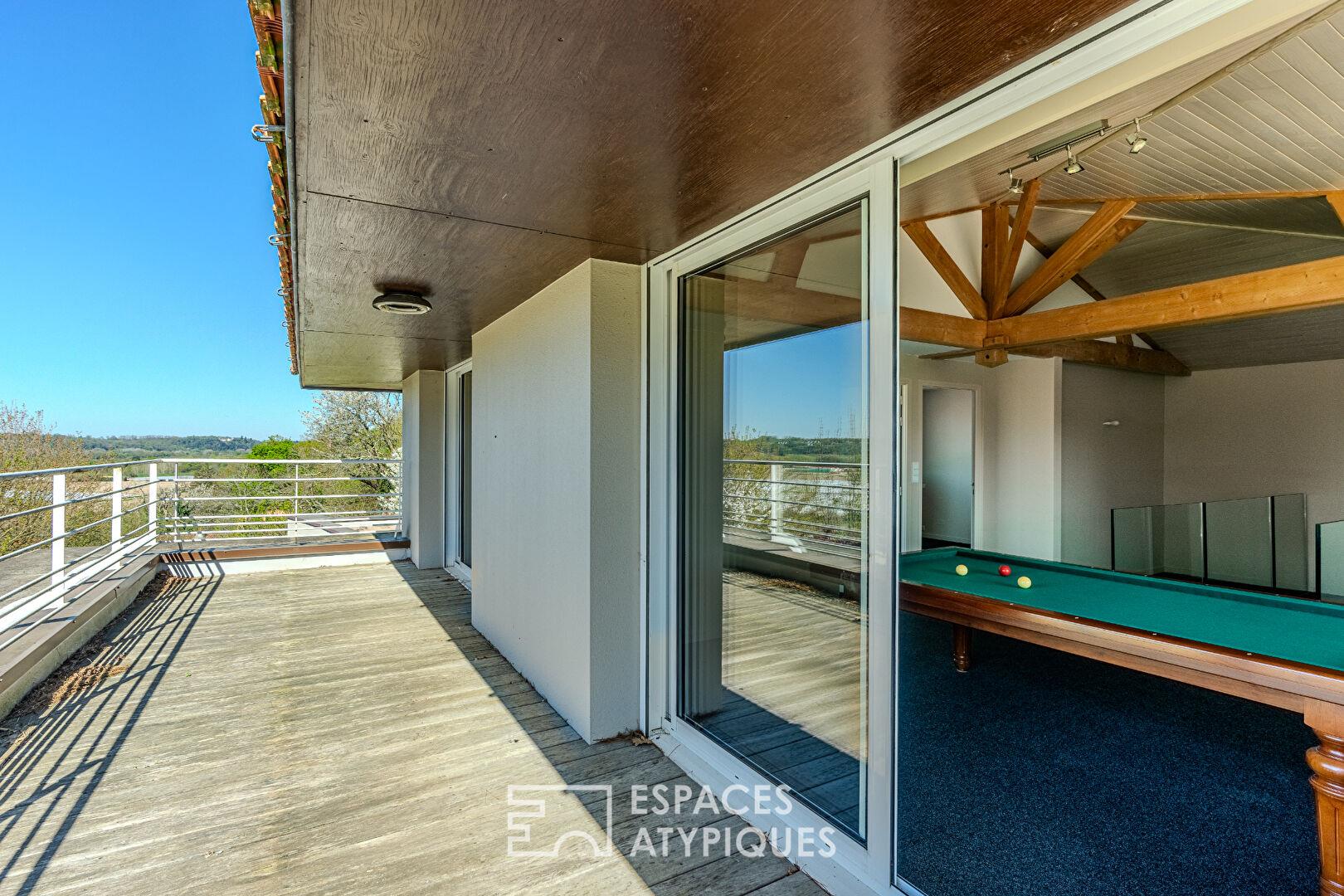 Architect-Designed house with views of the Loire Valley