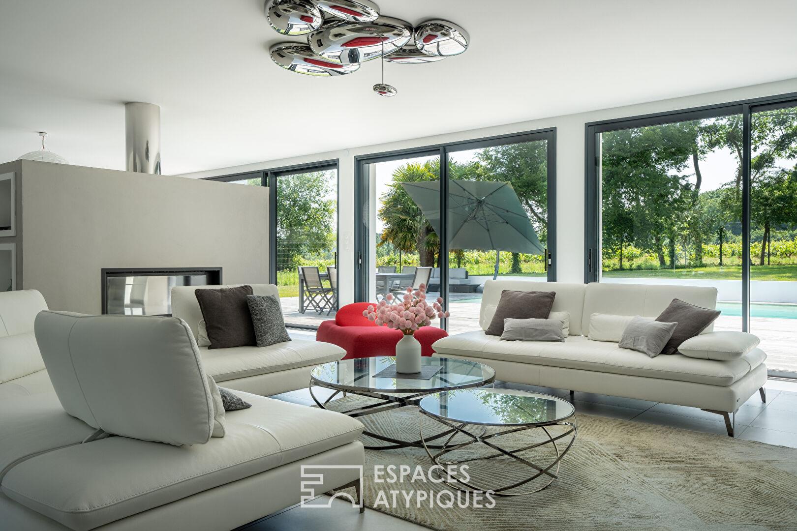 Californian villa with swimming pool and view of the vineyards