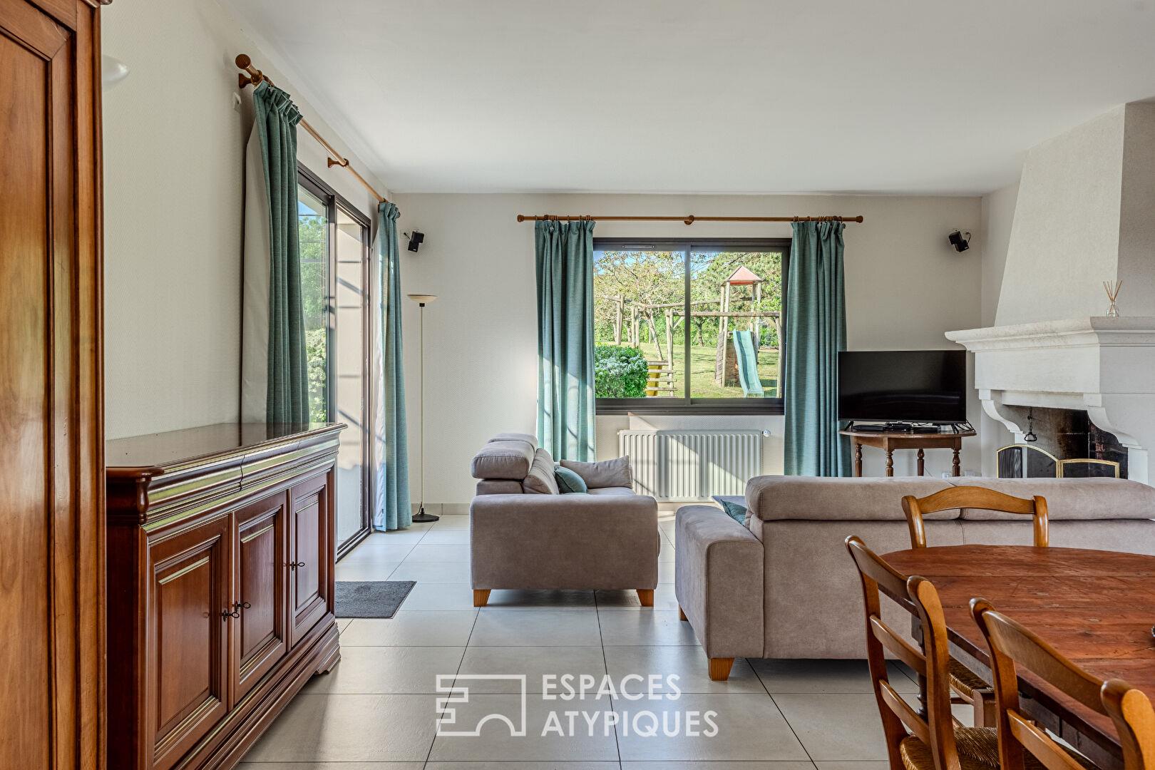 In Saint-Fiacre-sur-Maine, a charming house between vineyards and light.