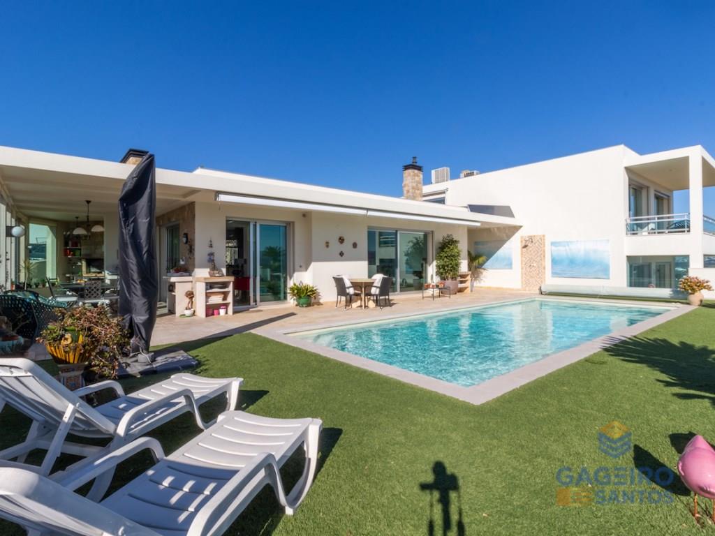 Spectacular 4 bedroom villa with swimming pool and magnificent view of the Serra dos Candeeiros