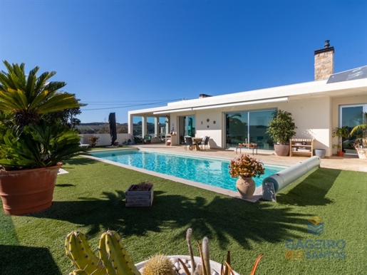 Spectacular 3 bedroom villa with swimming pool and magnificent view of the Serra dos Candeeiros