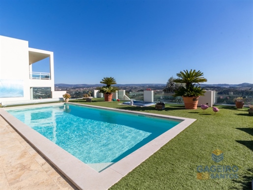 Spectacular 3 bedroom villa with swimming pool and magnificent view of the Serra dos Candeeiros
