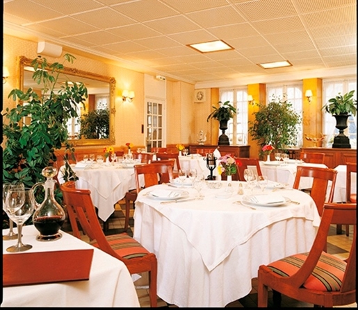 Building Hotel Restaurant For Sale In Paray-Le-Monial