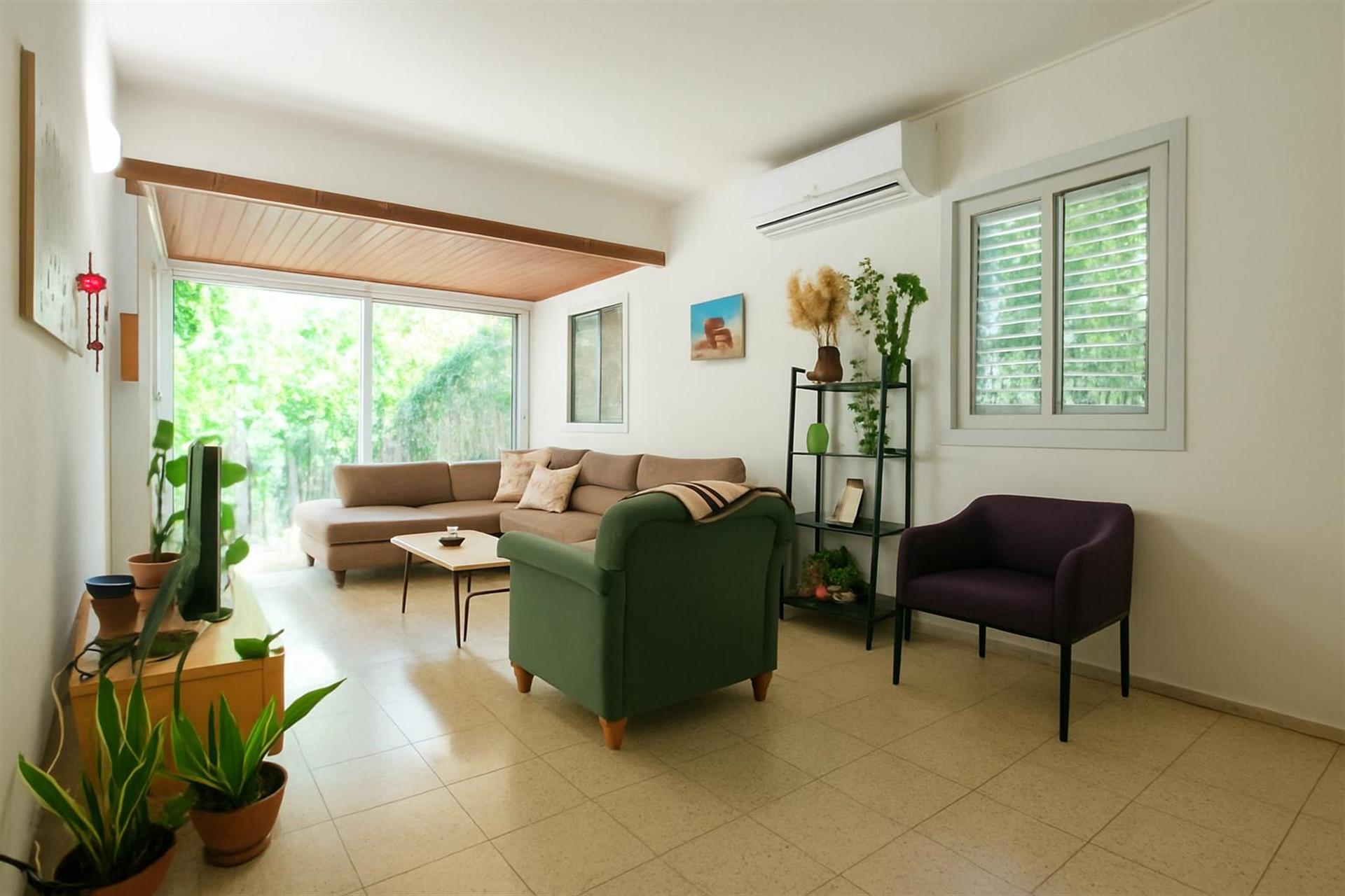On Hoberman A 5 Room Apt With Balcony And Parking