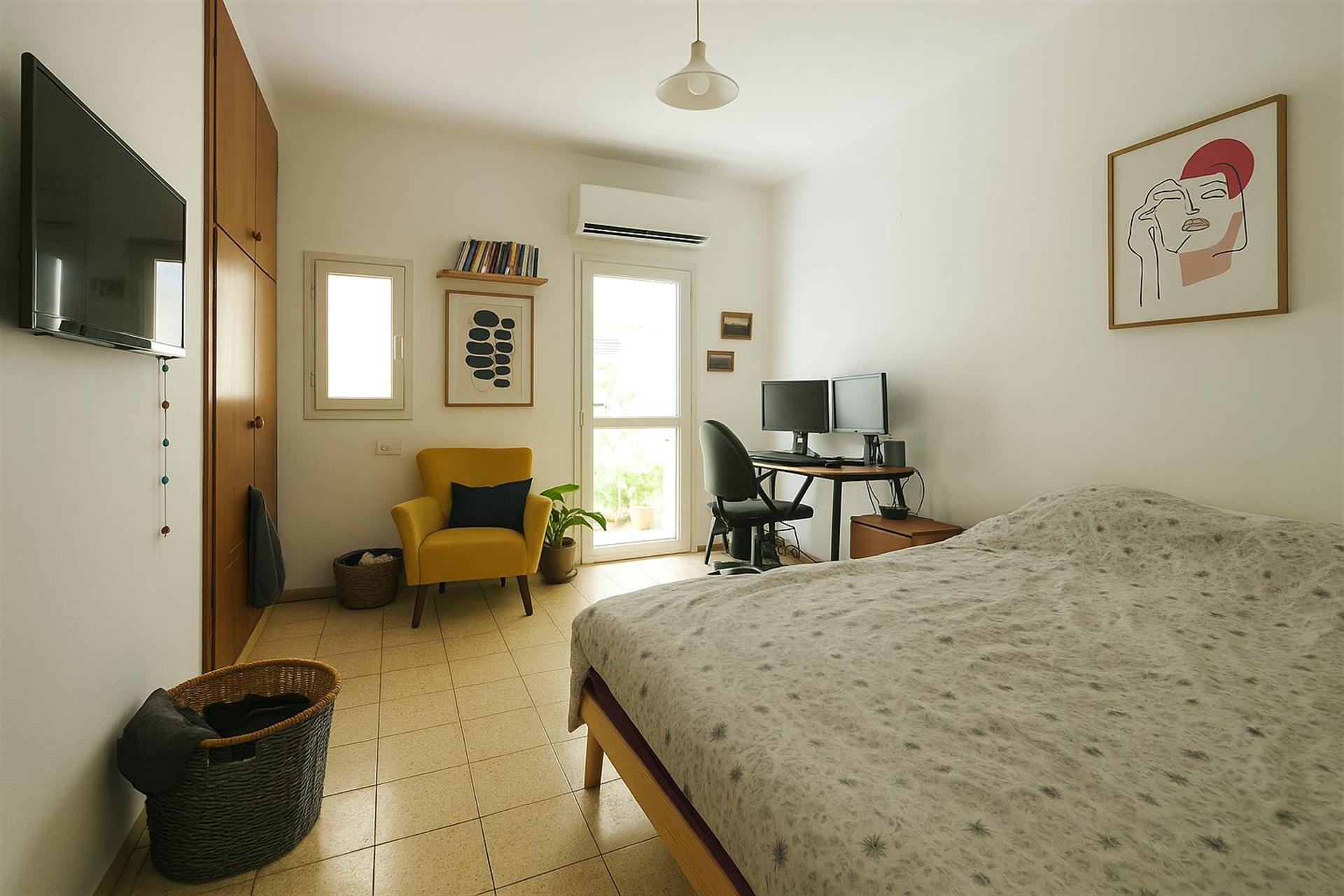 On Hoberman A 5 Room Apt With Balcony And Parking