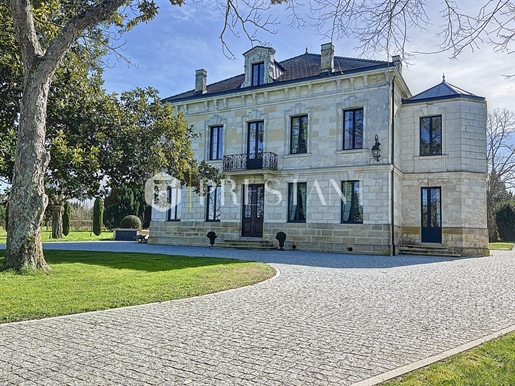 Landhuis in Napoleon III-stijl gerenoveerd in een verjongende groene omgeving