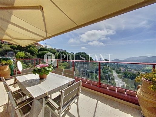 Prestigefylld lägenhet på översta våningen med panoramautsikt i Mandelieu-la-Napoule