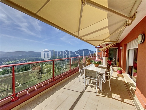 Prestigefylld lägenhet på översta våningen med panoramautsikt i Mandelieu-la-Napoule