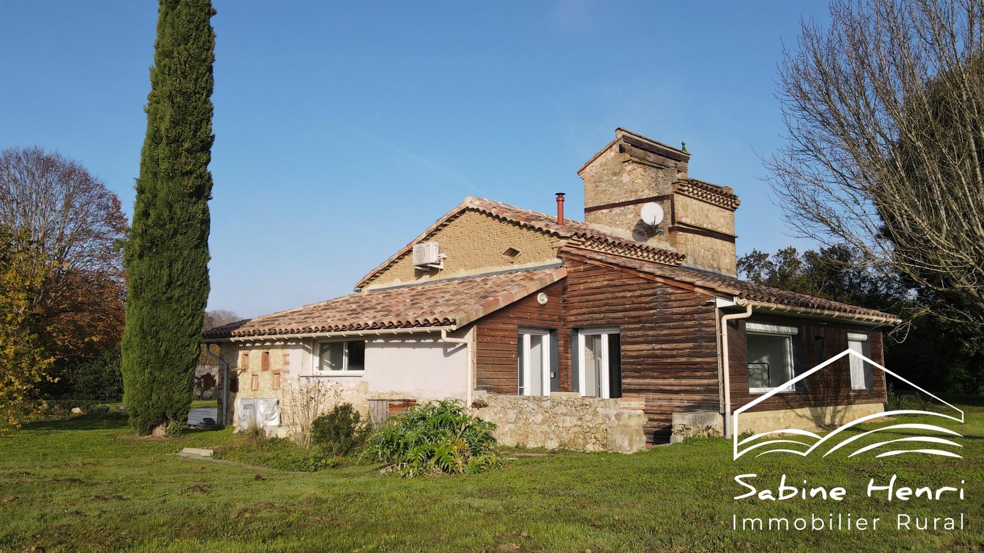 Belle propriété de 4 chabres + 2 gîtes sur plus de 1,2 hectar