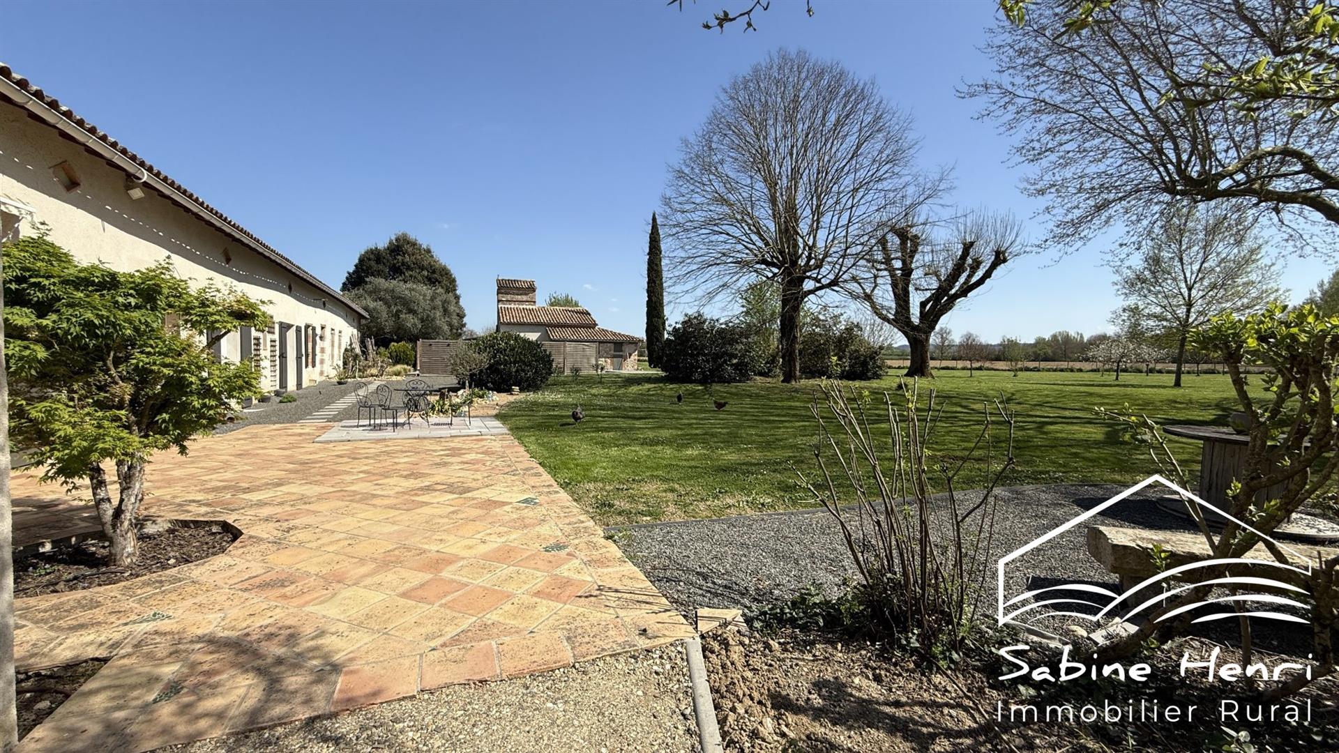 Belle propriété de 4 chabres + 2 gîtes sur plus de 1,2 hectar