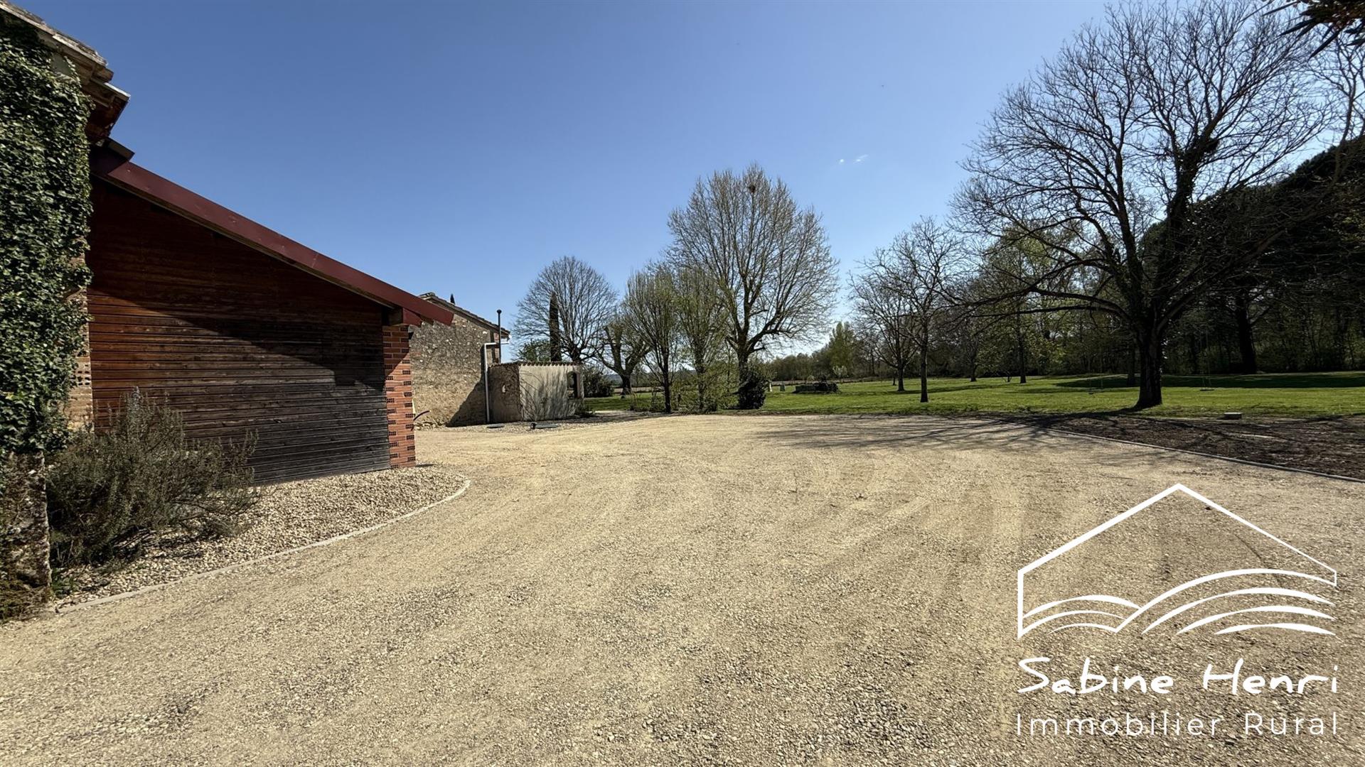 Belle propriété de 4 chabres + 2 gîtes sur plus de 1,2 hectar