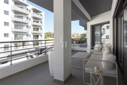 Peares, 2 bedrooms in Condominium, garage and swimming pool under construction – Olhão